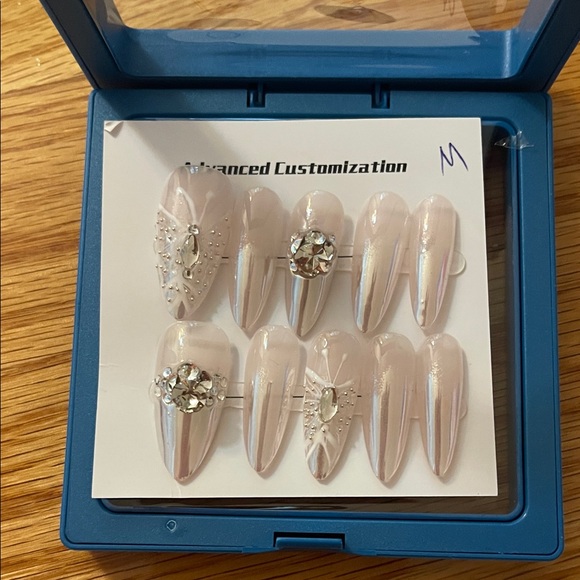 Press on nails - Picture 1 of 1